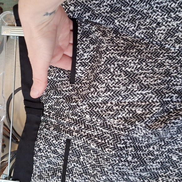 Express Blk/Wht Crop Dress Pants Front/Back Pockets. NWOT Size 4 - Picture 10 of 13